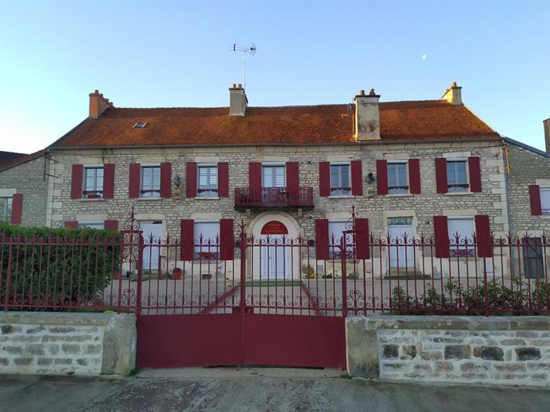 La Residence Du Canal De Bourgogne Монбар Екстериор снимка