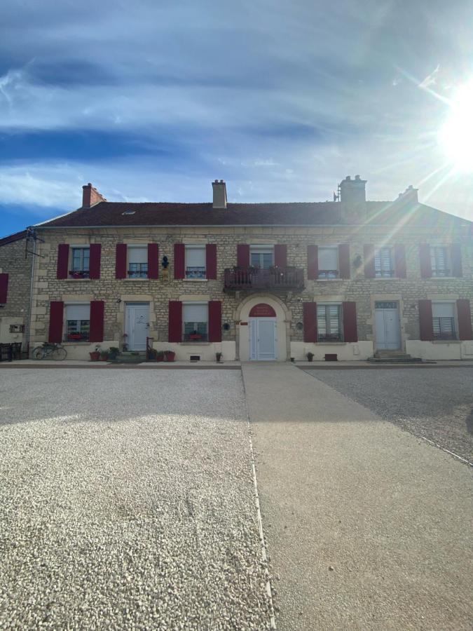 La Residence Du Canal De Bourgogne Монбар Екстериор снимка
